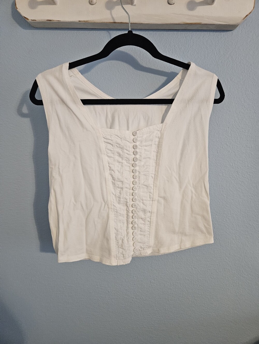Luna Luz White Women's Sleeveless Button-Front Top